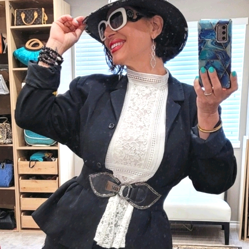 Gorgeous Bianca Nygard black blazer